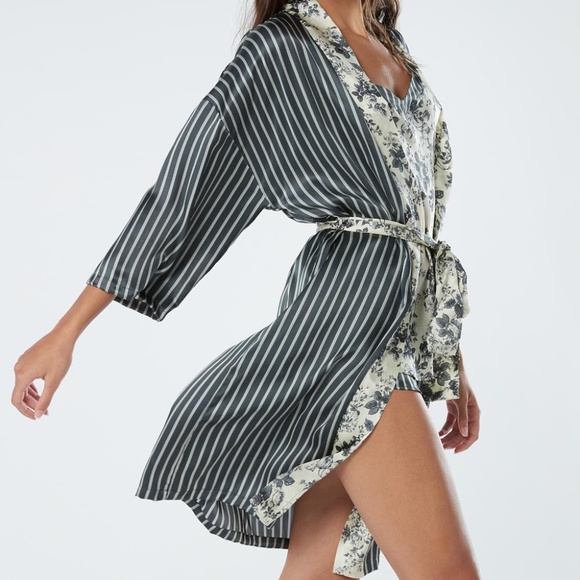 NWT S M L Grey Deco SILK Striped Bath robe Kimono